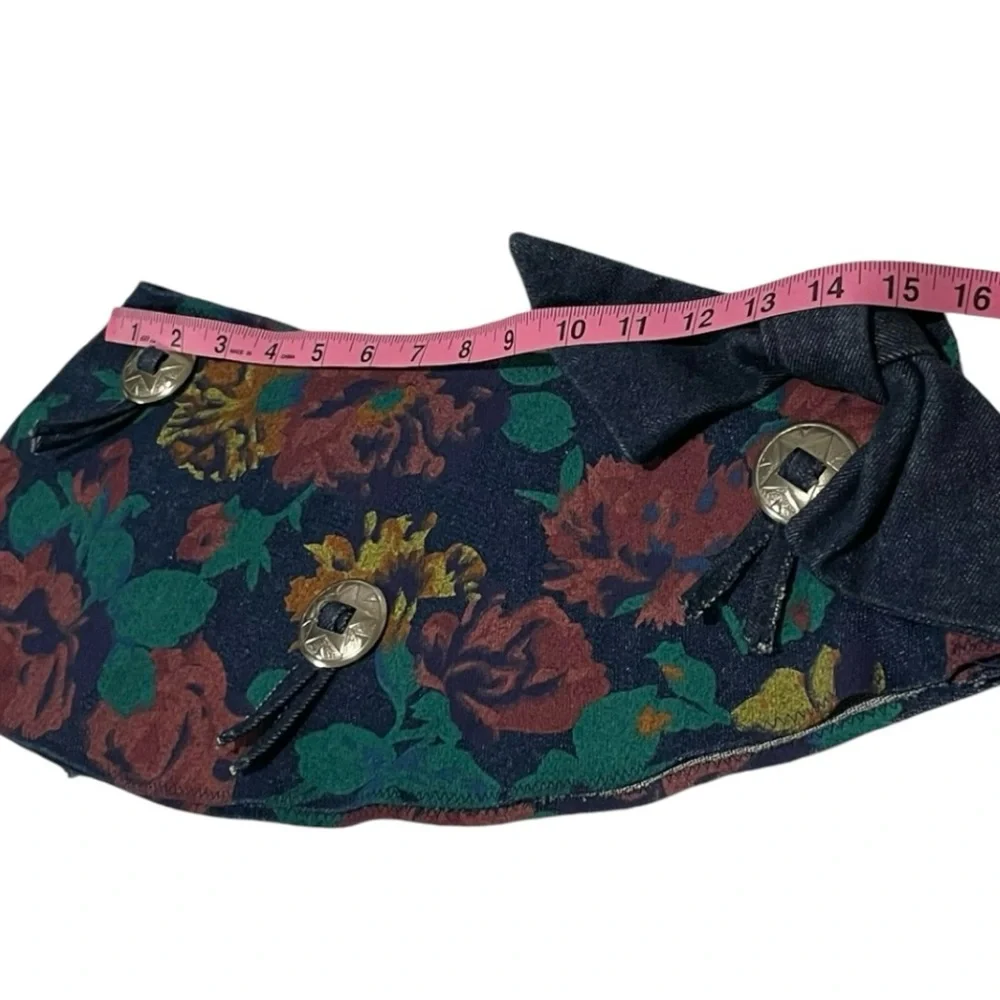 Vintage Women’s Floral Denim Yoke Shawl Over the Shoulders. - Picture 5 of 8